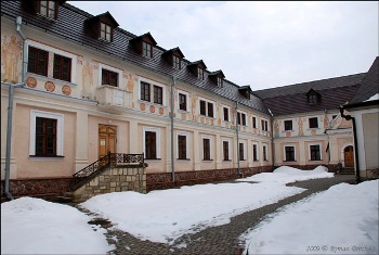 Унів. У молитві і праці. Унів. У молитві і праці.